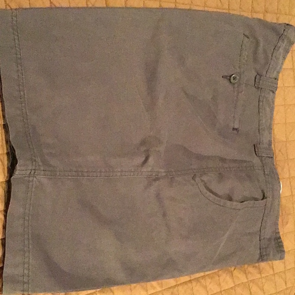Men’s flat front shorts with pockets